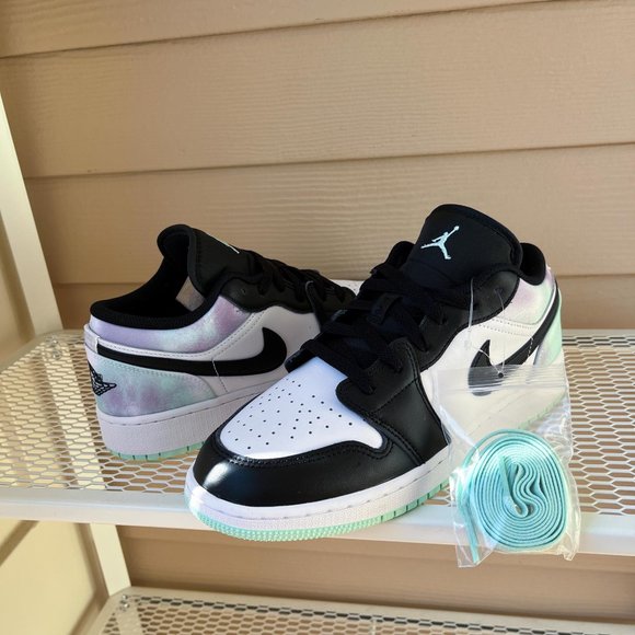 Nike Jordan 1 Low - Picture 6 of 8